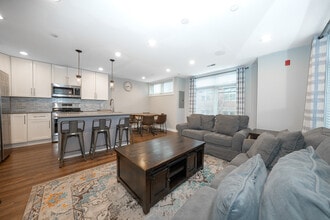 769 N Uber St, Unit B in Philadelphia, PA - Foto de edificio - Building Photo