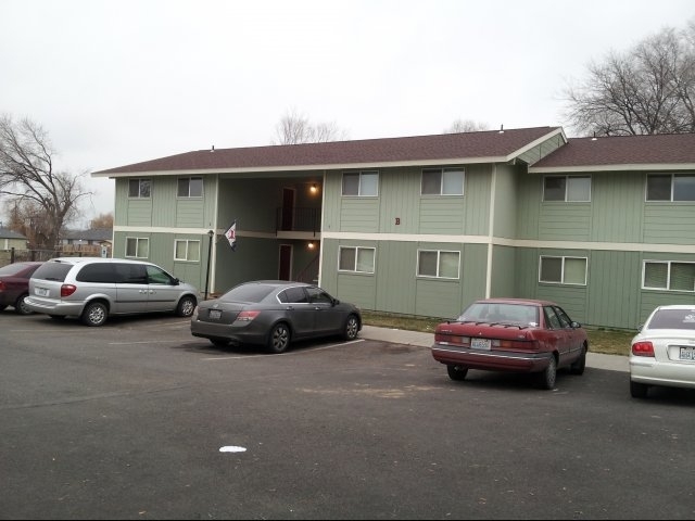 Paragon Apartments in Sunnyside, WA - Building Photo