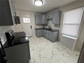 532 Post Rd in Warwick, RI - Foto de edificio - Building Photo