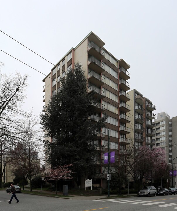 Empire Towers in Vancouver, BC - Building Photo