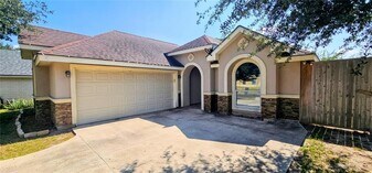 11 Upas St in McAllen, TX - Building Photo