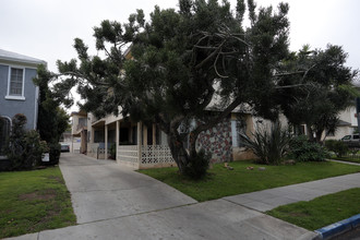 2338 W 20th St in Los Angeles, CA - Building Photo - Building Photo