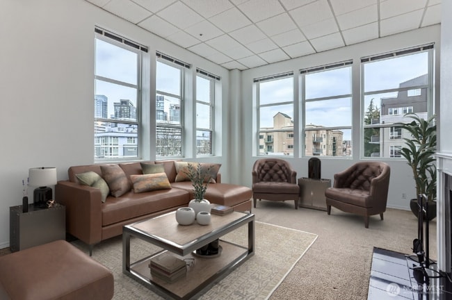 417 E Pine St, Unit 309 in Seattle, WA - Foto de edificio - Building Photo