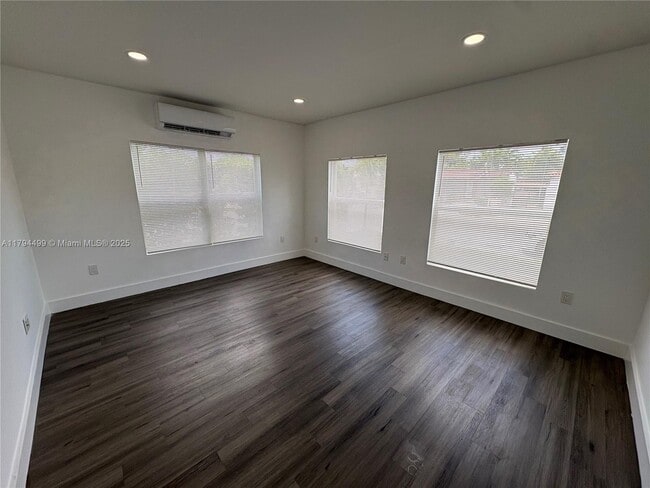 3237 SW 4th St in Miami, FL - Building Photo - Building Photo