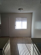 Corsican in Hawthorne, CA - Foto de edificio - Interior Photo