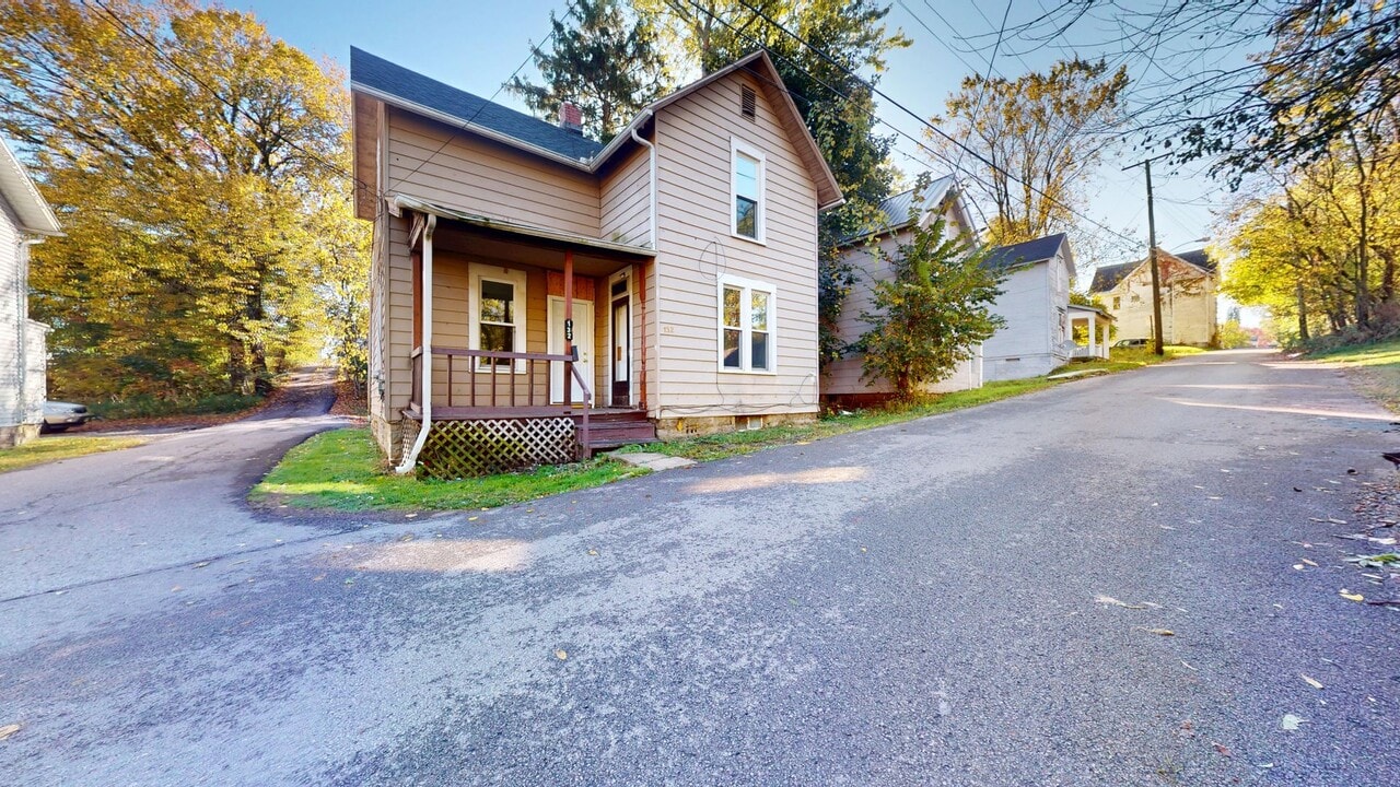 132 Sycamore St in Mansfield, OH - Building Photo