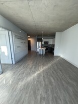 1027 W Addison St, Unit 2BD Apartments