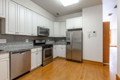 1160 W Grand Ave in Chicago, IL - Building Photo