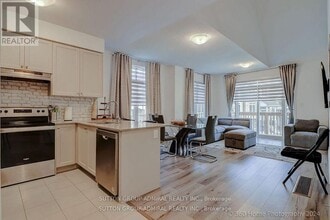 15 Andrew Knowles Ln in East Gwillimbury, ON - Building Photo - Building Photo