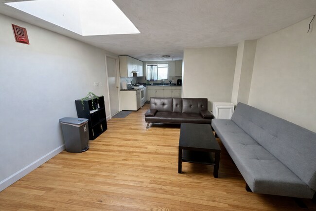 1114 Commonwealth Ave, Unit 14