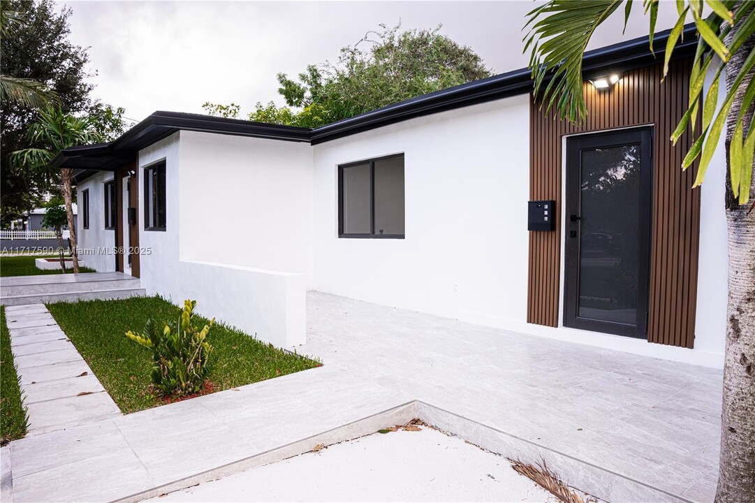 12800 NE 12th Ave in North Miami, FL - Building Photo