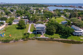 814 Hall Ave in Seabrook, TX - Building Photo - Building Photo