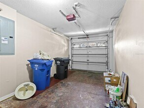 2412 Middleton Grove Dr in Brandon, FL - Building Photo - Building Photo