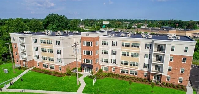 Lofts at 335 in Stratford, CT - Foto de edificio - Building Photo