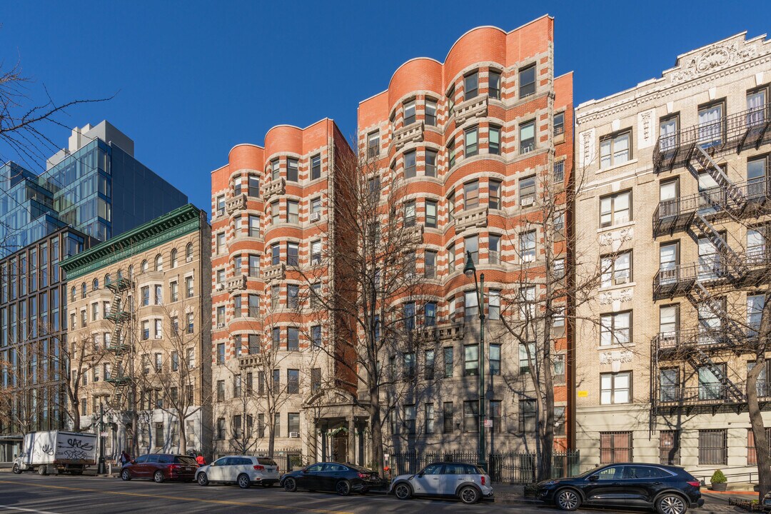 The Semiramis in New York, NY - Building Photo