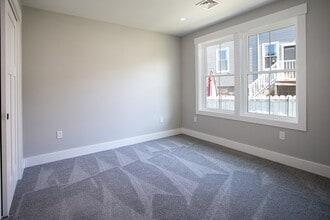 351 Danforth St in Fall River, MA - Building Photo - Building Photo