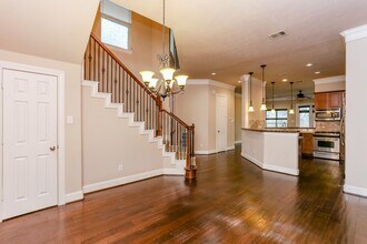 5819 Petty St in Houston, TX - Foto de edificio - Building Photo