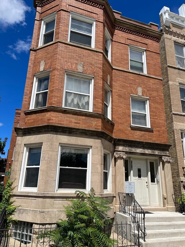 1314 W Chestnut St, Unit 2R in Chicago, IL - Building Photo - Building Photo