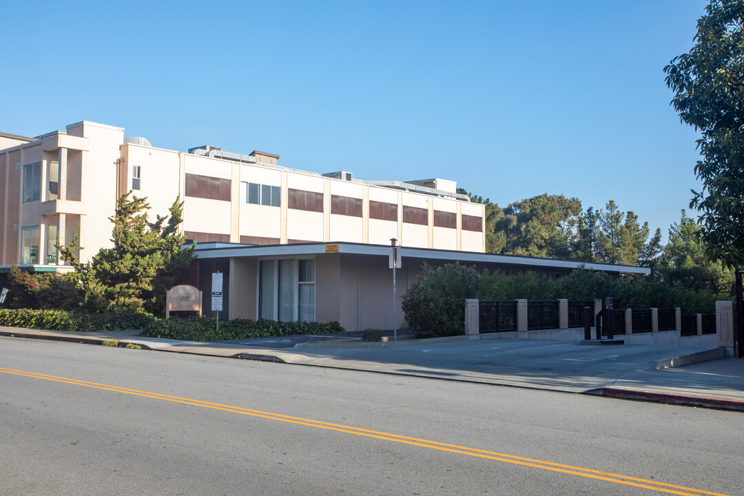 1814-1820 Ogden Dr in Burlingame, CA - Building Photo