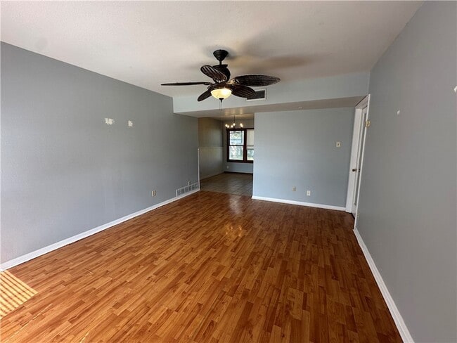 117 Holly Dr in Portland, TX - Foto de edificio - Building Photo