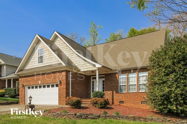 4726 Farm Bell Ct in Winston-Salem, NC - Foto de edificio - Building Photo