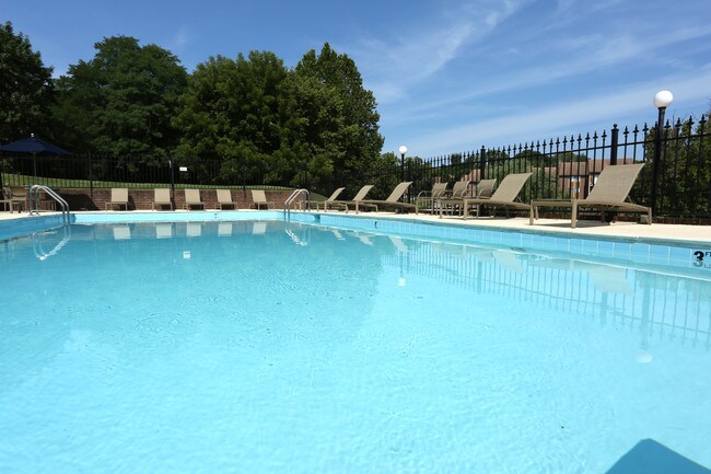 Boulder Creek Apartments in Jeffersontown, KY - Foto de edificio - Building Photo