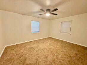 6710 Fairwood Rd in Hitchcock, TX - Building Photo - Building Photo