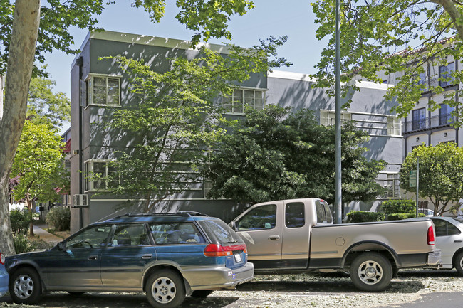 Morgenson Manor in Sacramento, CA - Building Photo - Building Photo