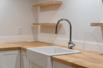 7431 N Washburne Ave, Unit 7431 N Washurne Basement in Portland, OR - Foto de edificio - Building Photo
