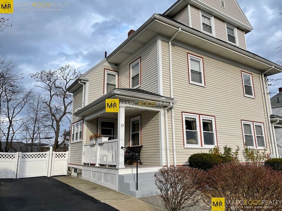 13 Union St in Watertown, MA - Building Photo
