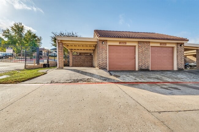 property at 2634 Encina Dr