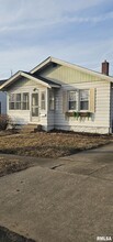 909 St Julian St in Pekin, IL - Building Photo - Building Photo