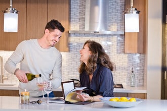 Vici Luxury Rentals - Little Italy in San Diego, CA - Foto de edificio - Building Photo