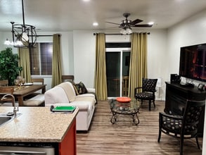 3108 W Desert Lily Dr in Lehi, UT - Foto de edificio - Building Photo