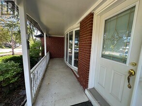 1252 Montclair Dr in Oakville, ON - Building Photo - Building Photo