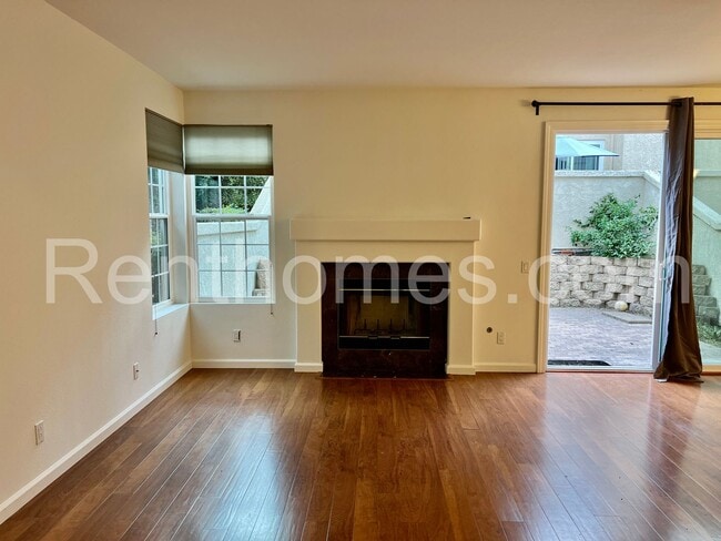 10960 Creekbridge Pl in San Diego, CA - Building Photo - Building Photo