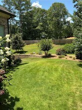 2446 Shadburn Ferry Dr in Buford, GA - Building Photo - Building Photo