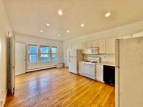 62 Algonquin Rd in Newton, MA - Building Photo - Building Photo