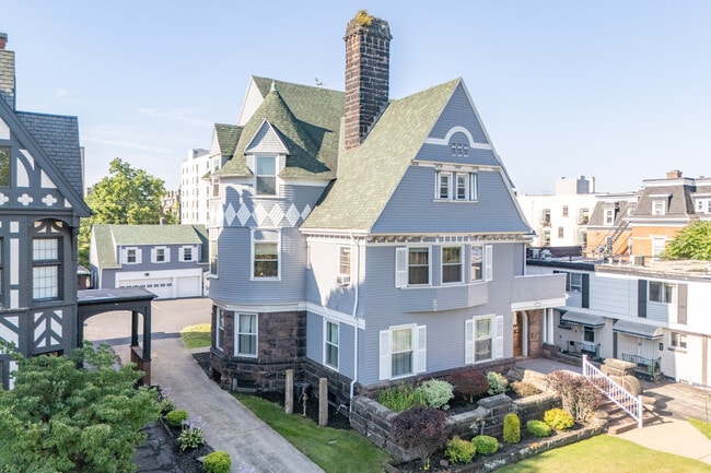 Summer St Apartments in Buffalo, NY - Building Photo - Primary Photo