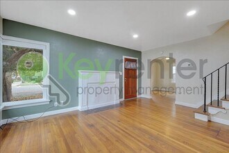 2400 27th St in Sacramento, CA - Building Photo - Building Photo