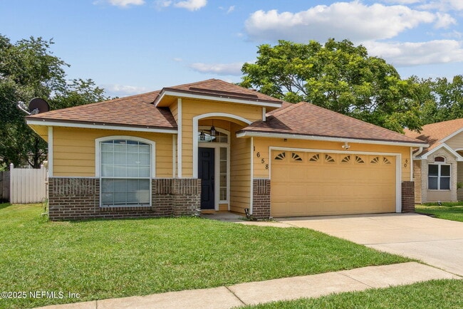 property at 1658 Hudderfield Cir W