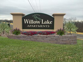 Willow Lake in Kansas City, MO - Building Photo