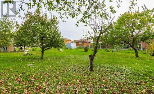 129 Ernest Ave in Toronto, ON - Building Photo - Building Photo