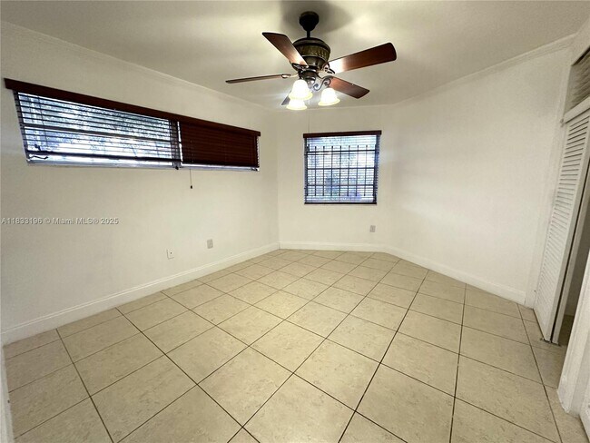 1723 NE Miami Gardens Dr in Miami, FL - Building Photo - Building Photo