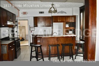 1817 S Stone Mountain Lithonia Rd in Lithonia, GA - Foto de edificio - Building Photo