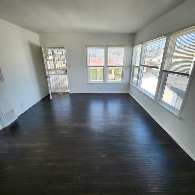 5735 S Rimpau Blvd, Unit 5735