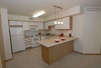 2865 Coral Ct in Coralville, IA - Building Photo - Building Photo