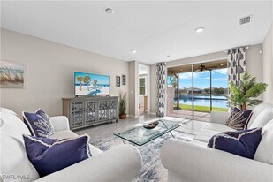 14558 Edgewater Cir in Naples, FL - Building Photo