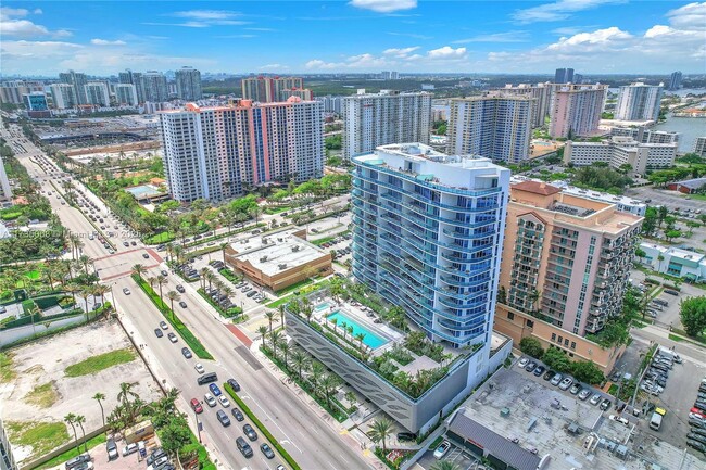 17550 Collins Ave, Unit 1002 in Sunny Isles Beach, FL - Building Photo - Building Photo