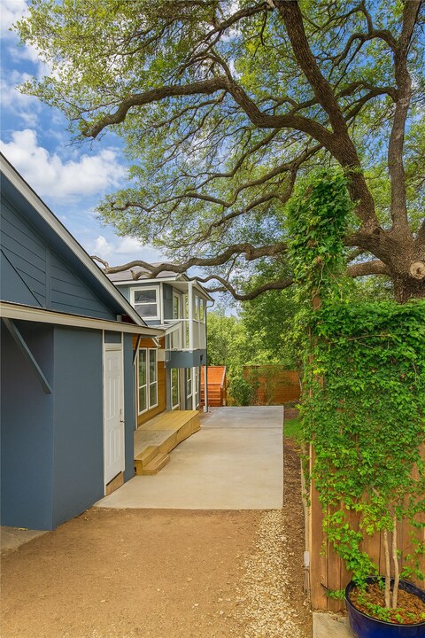 1810 Newton St, Unit C in Austin, TX - Building Photo